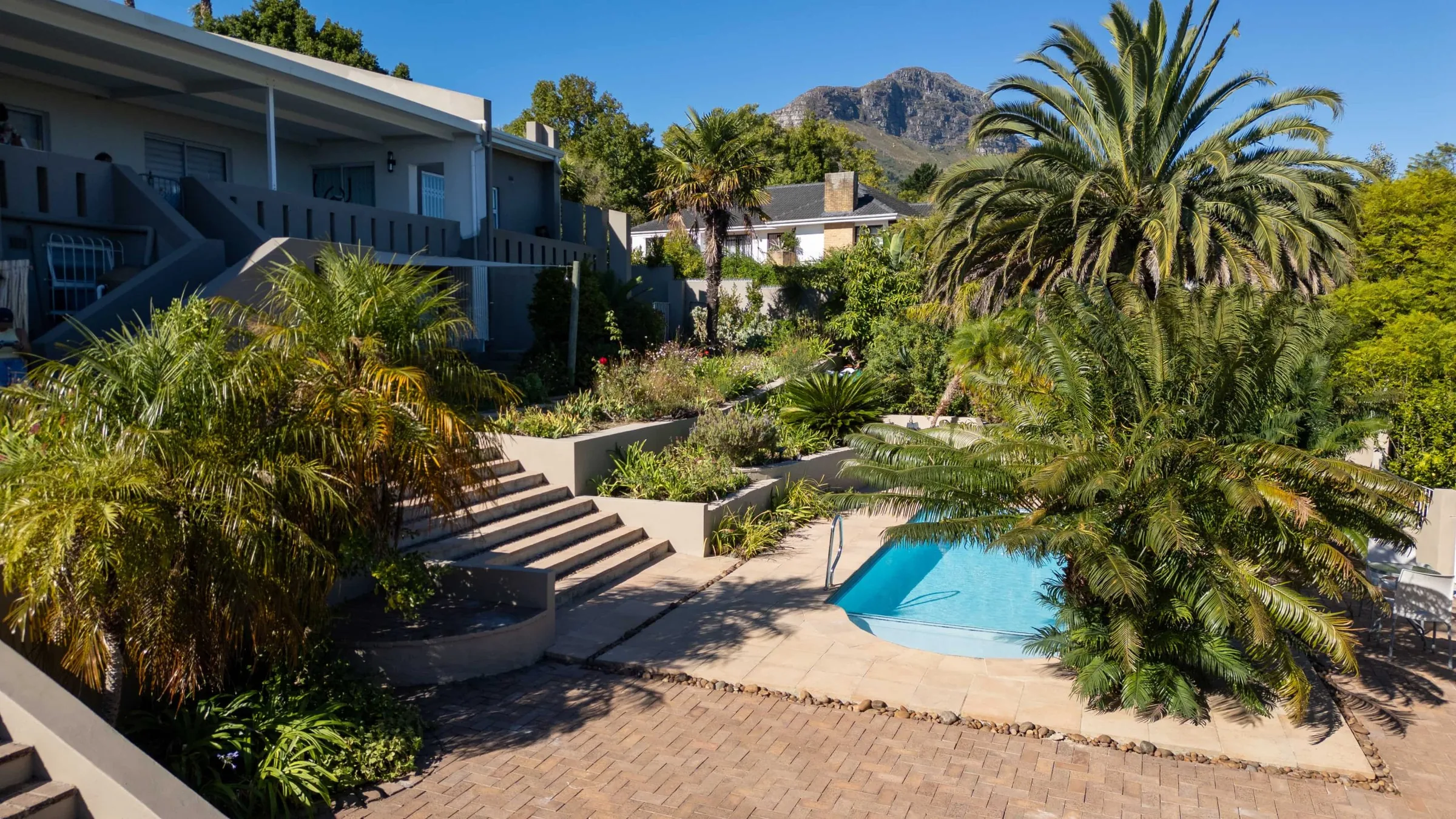 Apartment Agape, Poolbereich und Garten