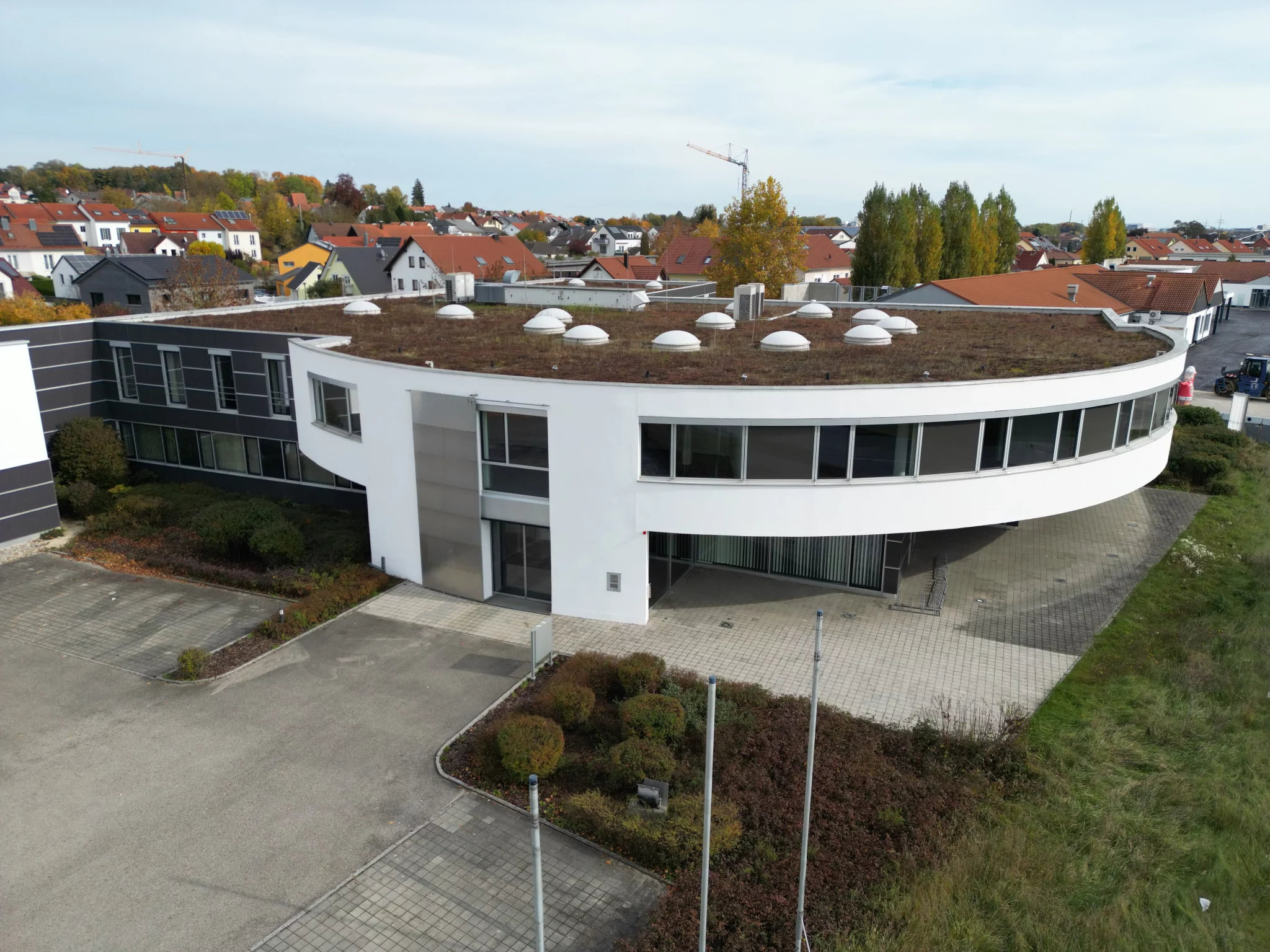 Bürogebäude in Gaimersheim, Frontansicht aus der Luft